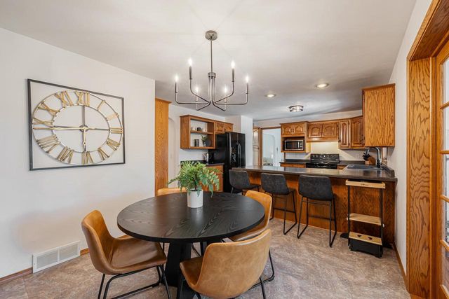 2543 W SUNNYVIEW CIRCLE, Appleton, WI 54914