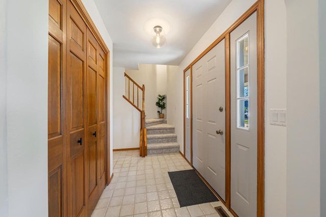 2543 W SUNNYVIEW CIRCLE, Appleton, WI 54914