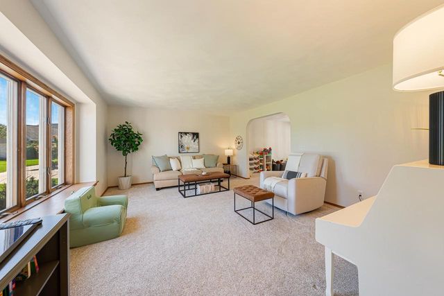 2543 W SUNNYVIEW CIRCLE, Appleton, WI 54914