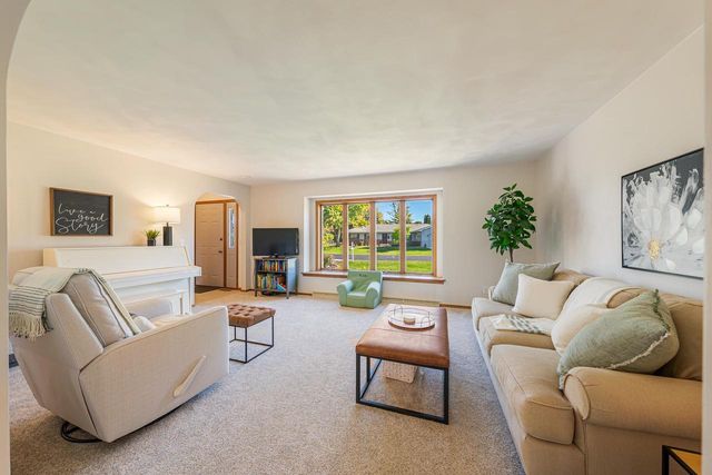 2543 W SUNNYVIEW CIRCLE, Appleton, WI 54914