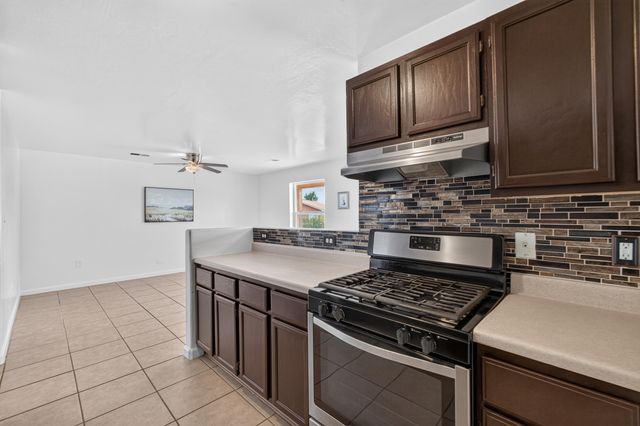 10 Nehemiah Place, Los Lunas, NM 87031