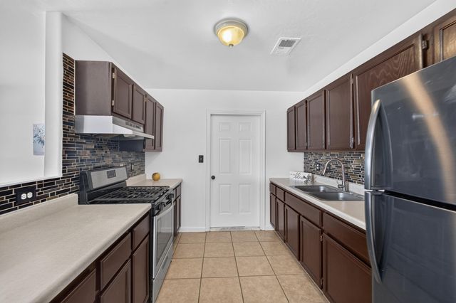 10 Nehemiah Place, Los Lunas, NM 87031