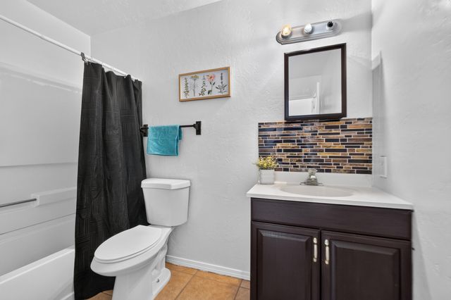 10 Nehemiah Place, Los Lunas, NM 87031