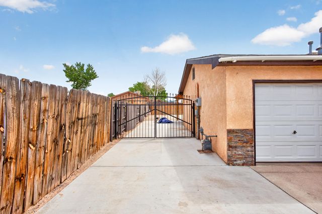 10 Nehemiah Place, Los Lunas, NM 87031