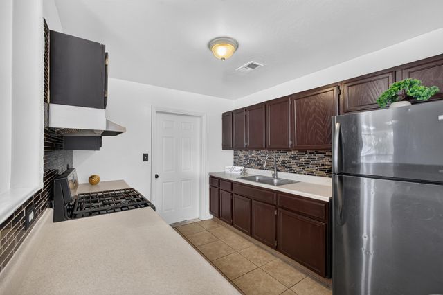 10 Nehemiah Place, Los Lunas, NM 87031
