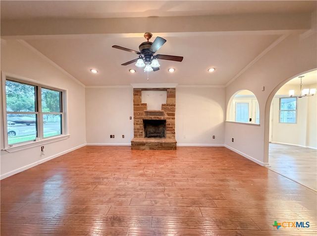203 W Hogan Drive, Copperas Cove, TX 76522