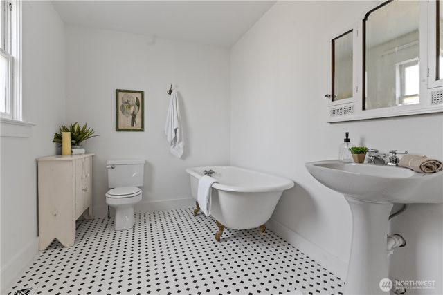 1371 W Axton Road, Ferndale, WA 98248