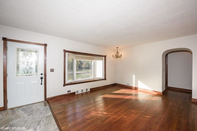 4N225 BRIAR Lane, Bensenville, IL 60106