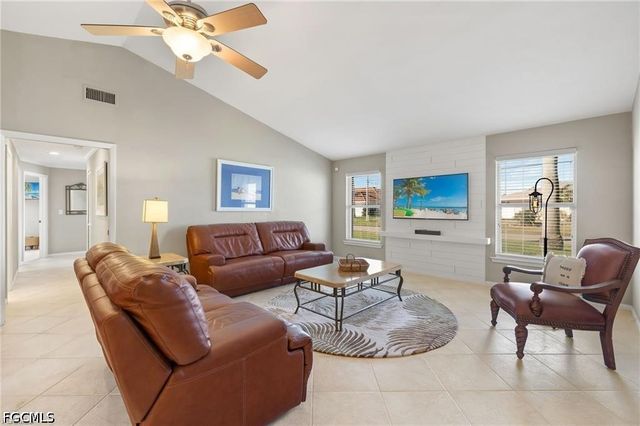 1704 Palaco Grande PKWY, Cape Coral, FL 33904