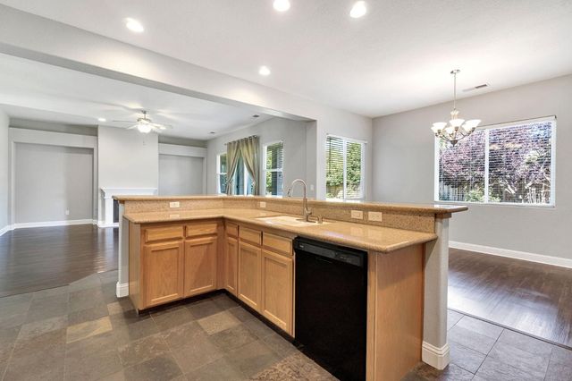 2852 Geary Avenue, Sanger, CA 93657