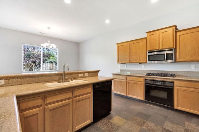 2852 Geary Avenue, Sanger, CA 93657