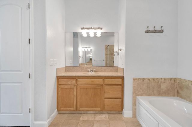 2852 Geary Avenue, Sanger, CA 93657