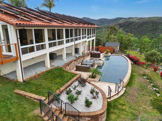 29509 Hoxie Ranch Rd, Vista, CA 92084