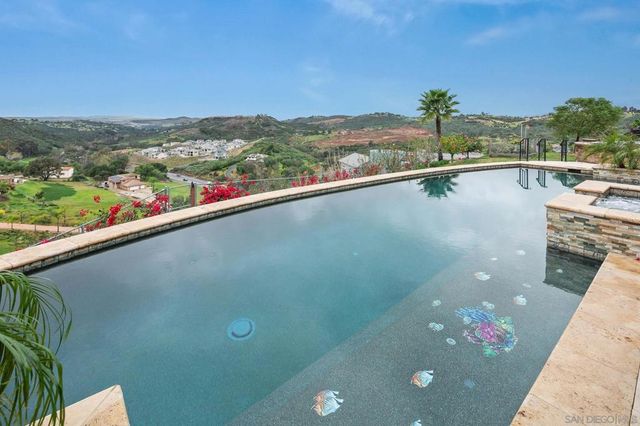 29509 Hoxie Ranch Rd, Vista, CA 92084