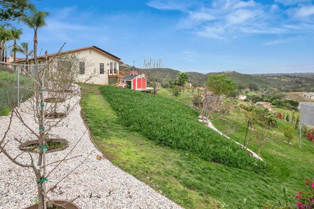 29509 Hoxie Ranch Rd, Vista, CA 92084