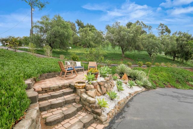 29509 Hoxie Ranch Rd, Vista, CA 92084