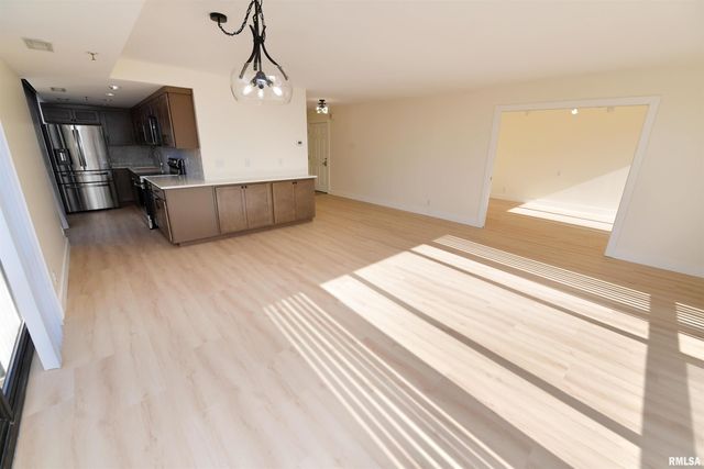 123 SW JEFFERSON Avenue W6A-B, Peoria, IL 61602