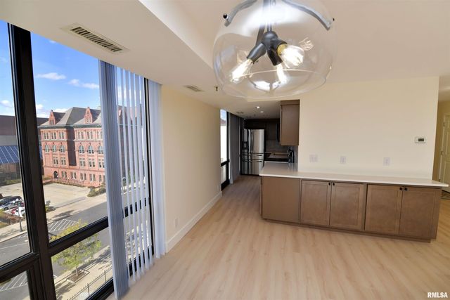 123 SW JEFFERSON Avenue W6A-B, Peoria, IL 61602