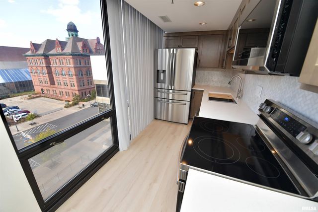 123 SW JEFFERSON Avenue W6A-B, Peoria, IL 61602