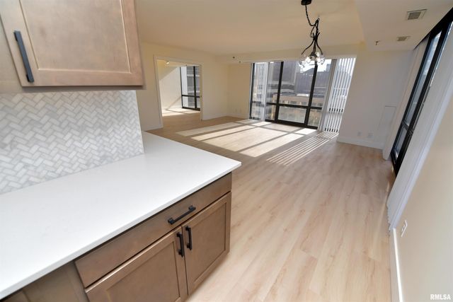 123 SW JEFFERSON Avenue W6A-B, Peoria, IL 61602