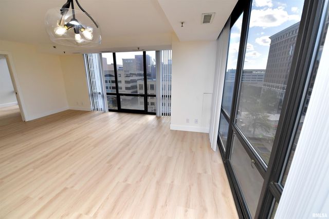 123 SW JEFFERSON Avenue W6A-B, Peoria, IL 61602