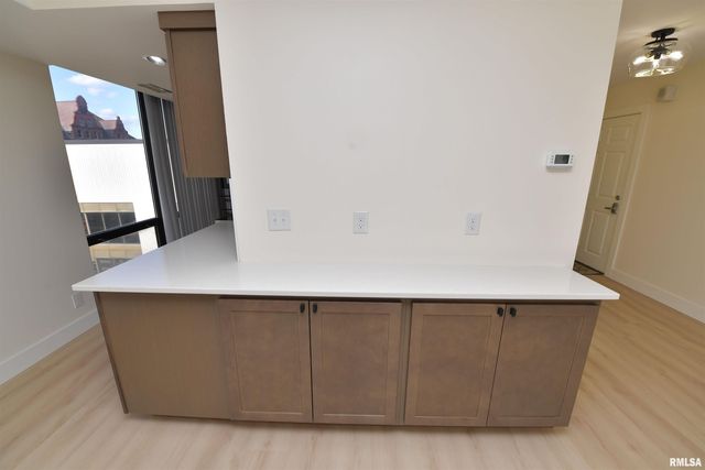 123 SW JEFFERSON Avenue W6A-B, Peoria, IL 61602