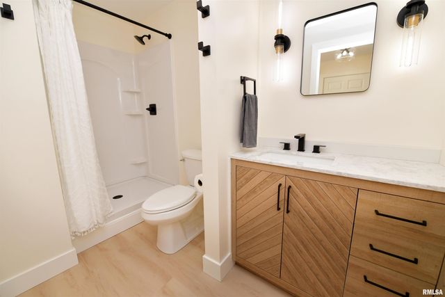 123 SW JEFFERSON Avenue W6A-B, Peoria, IL 61602