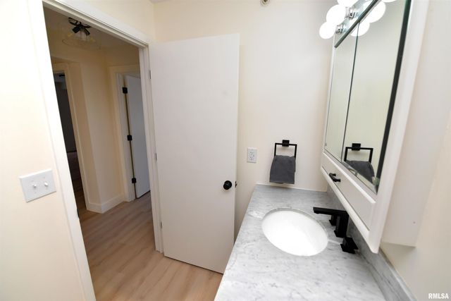 123 SW JEFFERSON Avenue W6A-B, Peoria, IL 61602