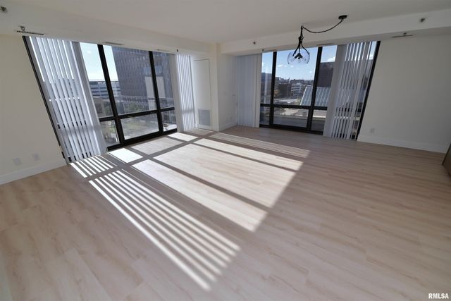 123 SW JEFFERSON Avenue W6A-B, Peoria, IL 61602