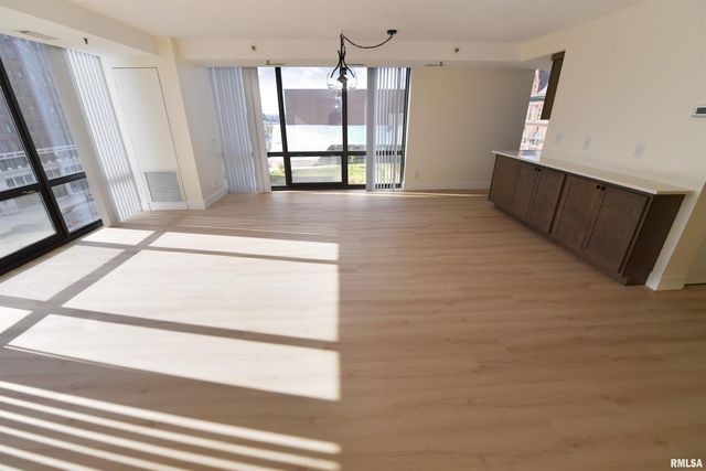 123 SW JEFFERSON Avenue W6A-B, Peoria, IL 61602