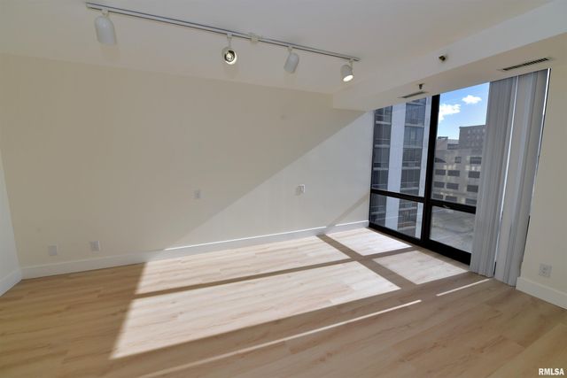 123 SW JEFFERSON Avenue W6A-B, Peoria, IL 61602