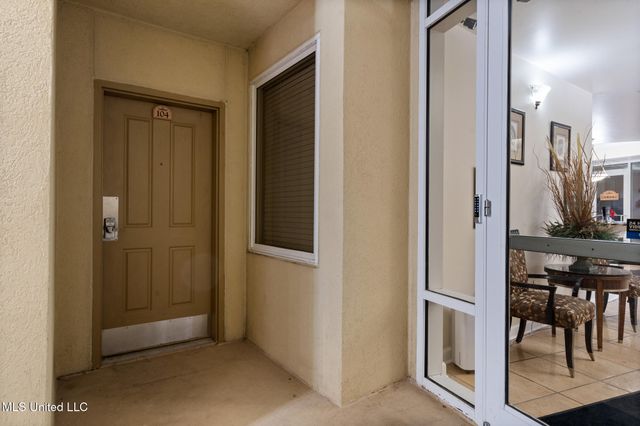 1200 Beach Drive, 104, Gulfport, MS 39507