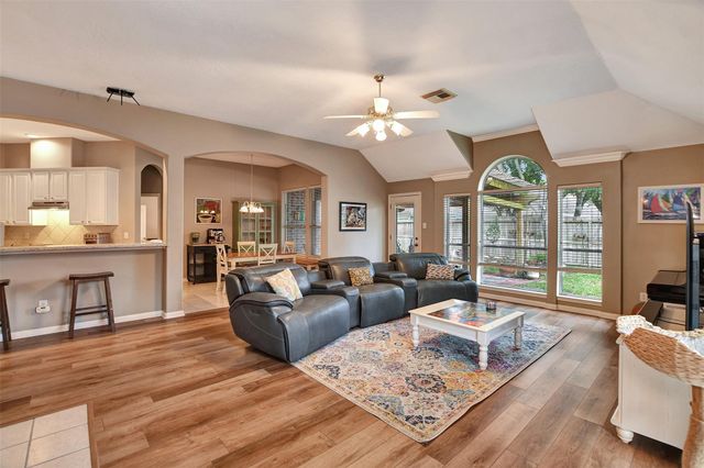 2352 Windy Cove Court, League City, TX 77573