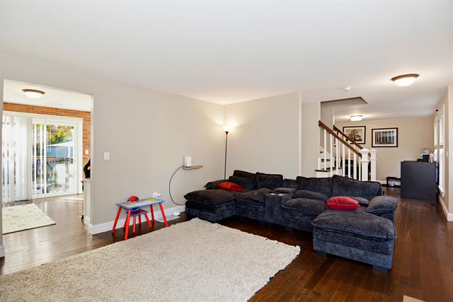 62 Robinson Road, Nashua, NH 03060