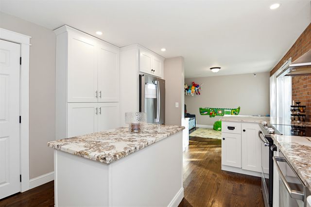 62 Robinson Road, Nashua, NH 03060