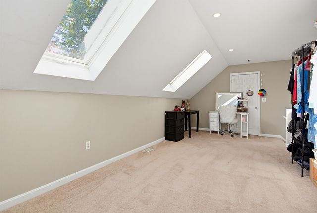 62 Robinson Road, Nashua, NH 03060