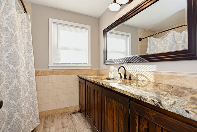 62 Robinson Road, Nashua, NH 03060