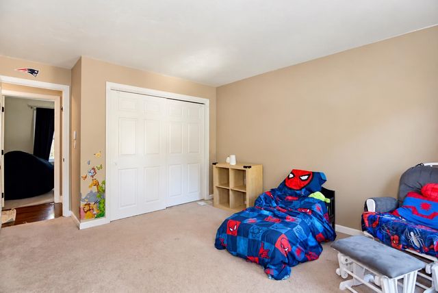 62 Robinson Road, Nashua, NH 03060