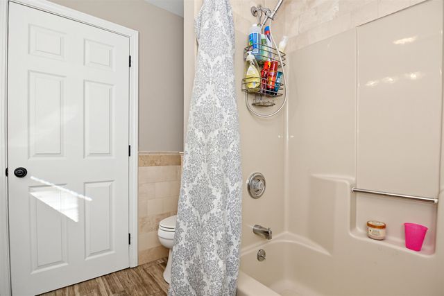 62 Robinson Road, Nashua, NH 03060