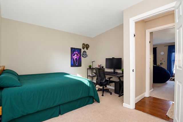 62 Robinson Road, Nashua, NH 03060