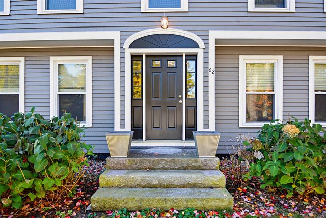 62 Robinson Road, Nashua, NH 03060