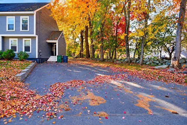 62 Robinson Road, Nashua, NH 03060