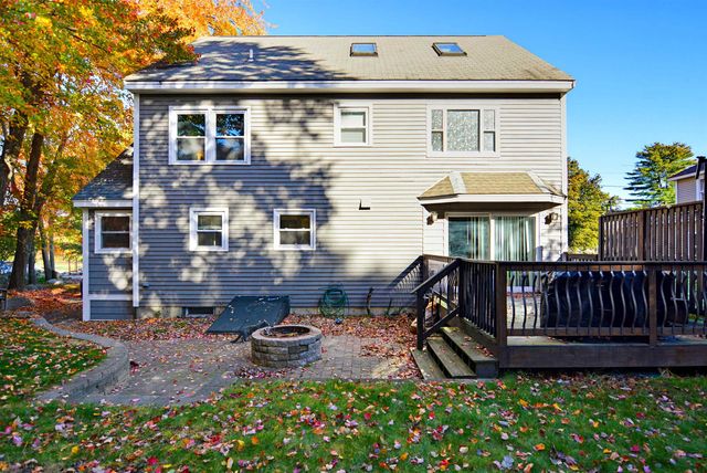 62 Robinson Road, Nashua, NH 03060