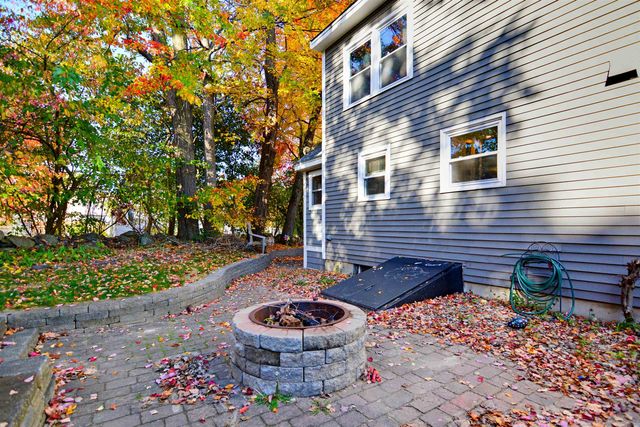 62 Robinson Road, Nashua, NH 03060