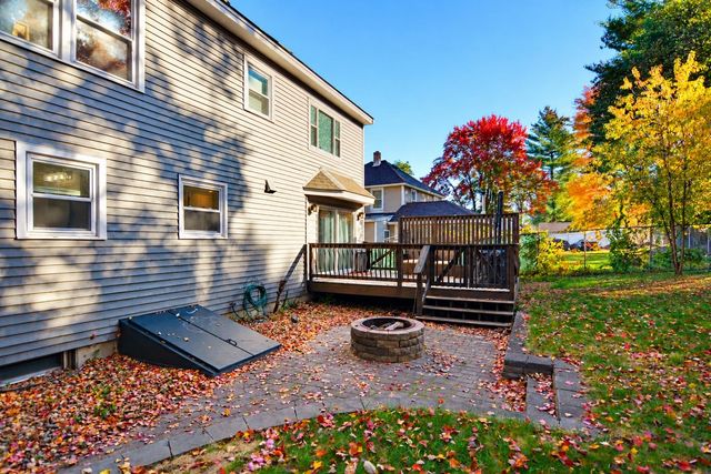 62 Robinson Road, Nashua, NH 03060