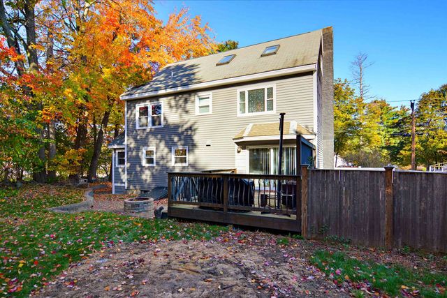 62 Robinson Road, Nashua, NH 03060