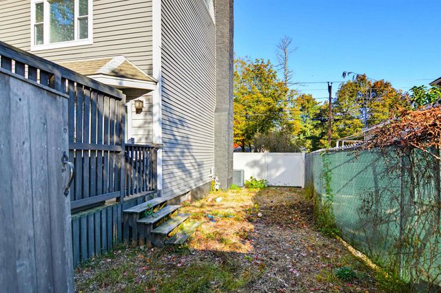 62 Robinson Road, Nashua, NH 03060