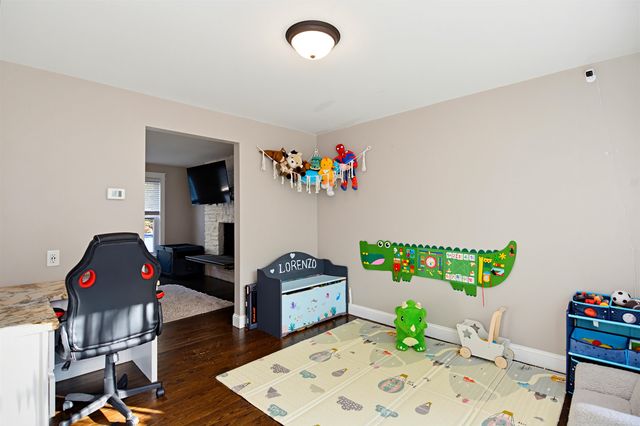 62 Robinson Road, Nashua, NH 03060