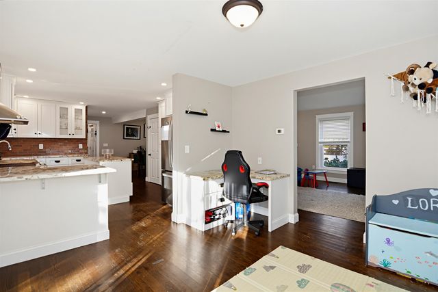 62 Robinson Road, Nashua, NH 03060