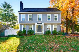 62 Robinson Road, Nashua, NH 03060